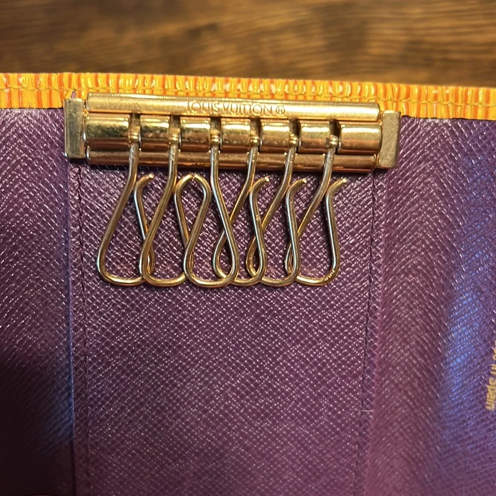 Louis Vuitton 1996 Epi Leather 6 Key Holder Wallet - Picture 9 of 16